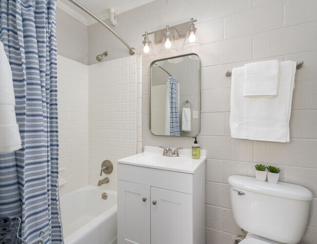 Building Photo - One Bedroom Across From Walking & Biking Trails in Fisher Park - Water & Parking Included