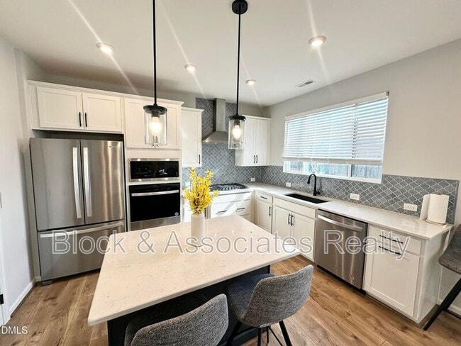 Building Photo - 99 Daybreak Way