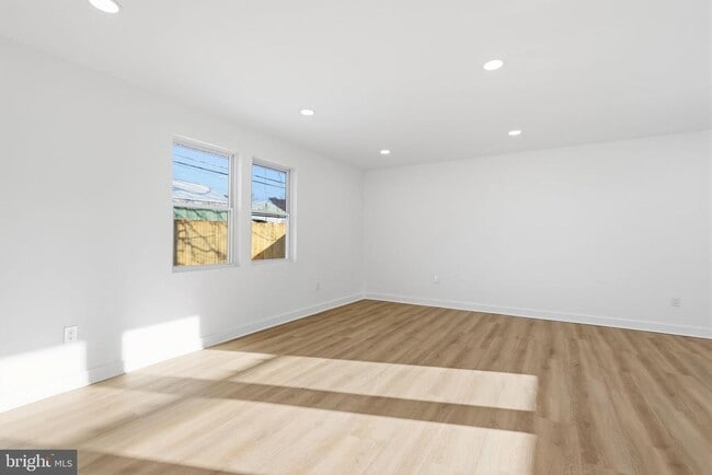 Building Photo - 68 Daffodil Ln