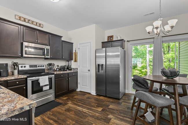 Building Photo - 105 Jaydn Dr W