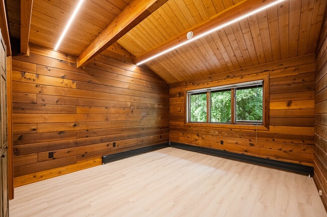 Building Photo - 726 Goldfinch Rd