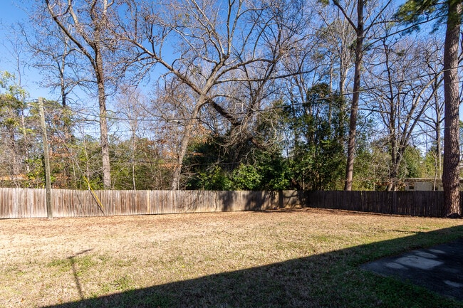 Building Photo - 303 6th Ave