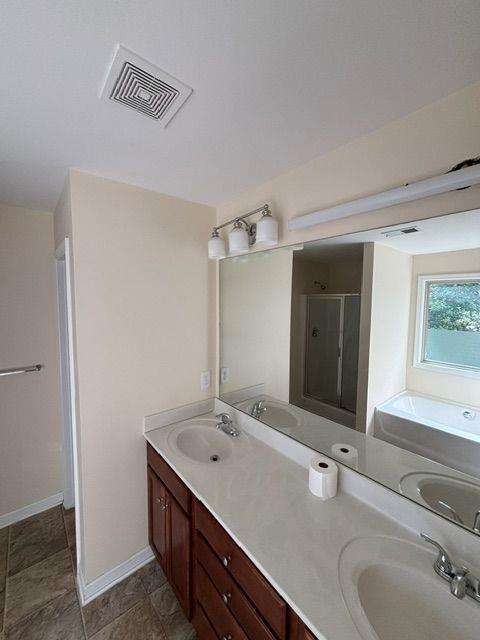 Building Photo - 2570 Trelipe Dr