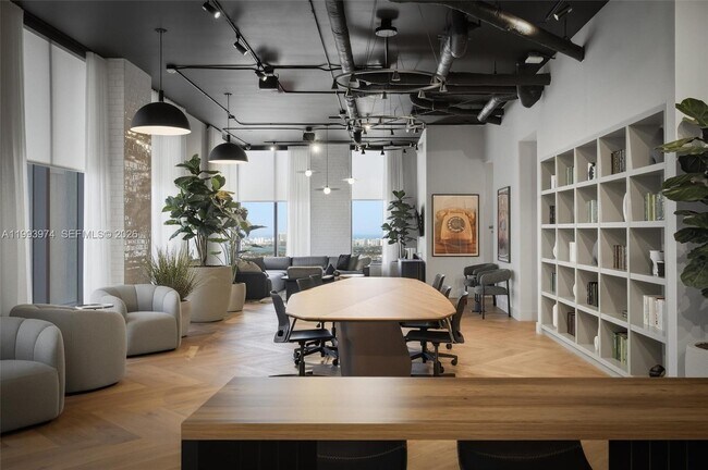 Building Photo - 121 NE 5th St