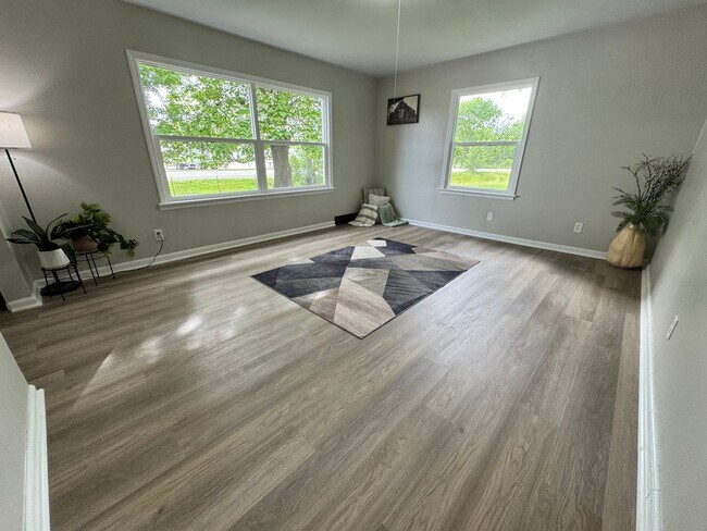 Building Photo - Remodeled 3 bed, 1 bath home for rent in Waterloo