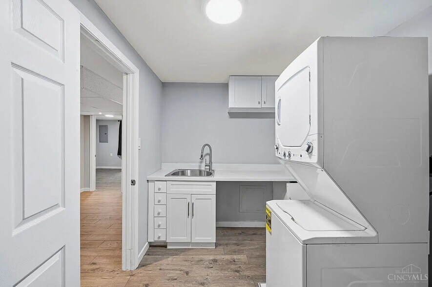 Building Photo - 5417 Cannas Dr