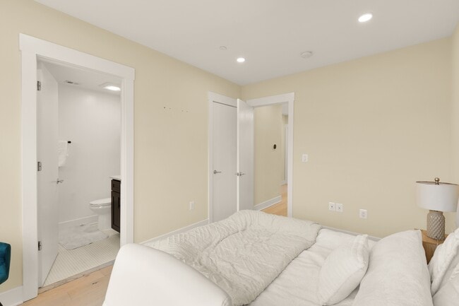 Building Photo - 822 Kennedy St NW