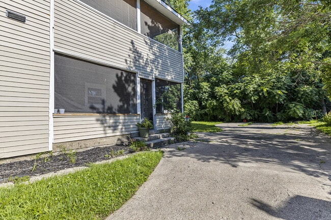 Building Photo - 851 Park St SW