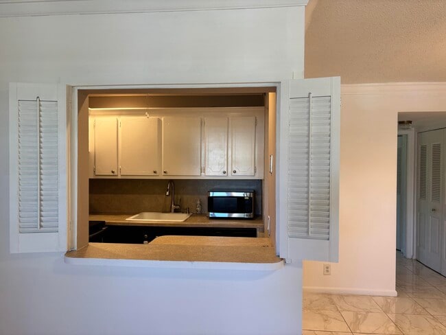 Building Photo - 87 Windsor D