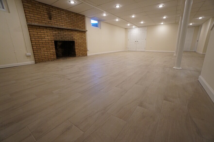 Building Photo - 28W383 Behrs Circle Dr S
