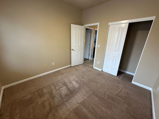 Building Photo - Beautiful Natomas Park Home – 5 Bed / 3 Bath, new interior paint, 2 story!