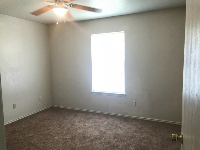 Building Photo - 2809 Alma Dr
