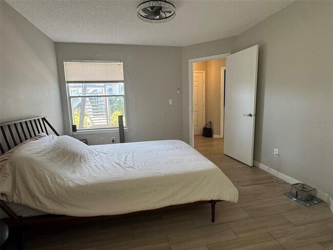 Building Photo - 2565 Grassy Point Dr