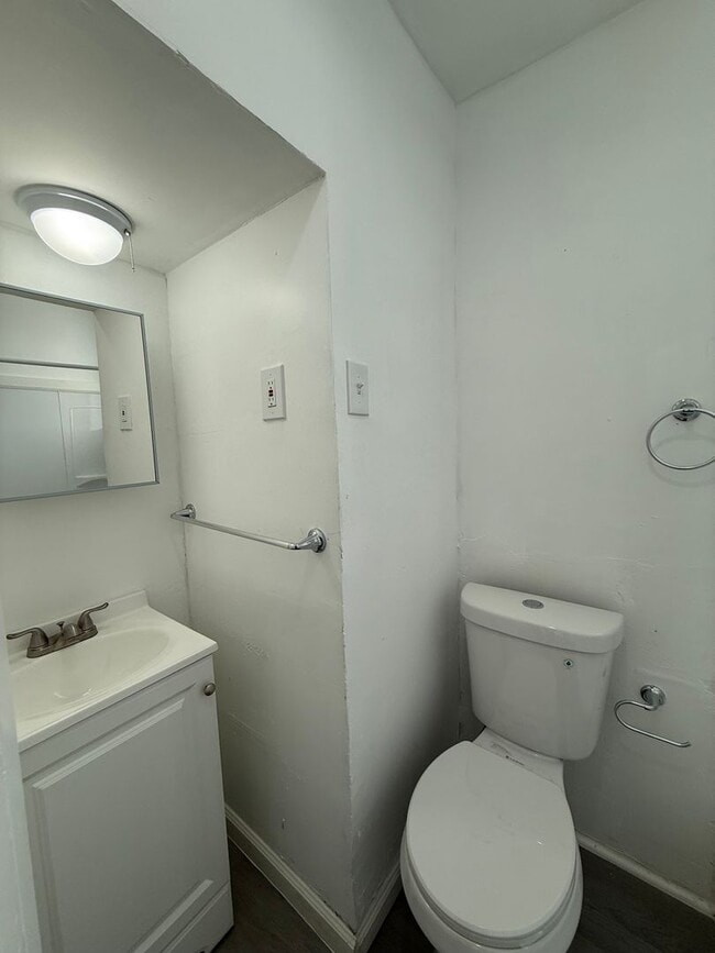 Building Photo - 538 Bailey St