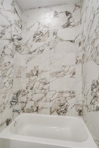 Building Photo - 2422 N Carroll Ave