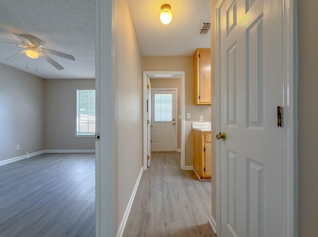 Building Photo - 2415 Talco Hills Dr