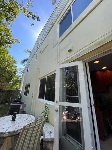 Building Photo - 4529 NE 21st Ave
