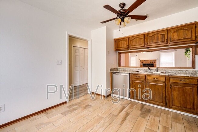 Building Photo - 812 Tuition Ct