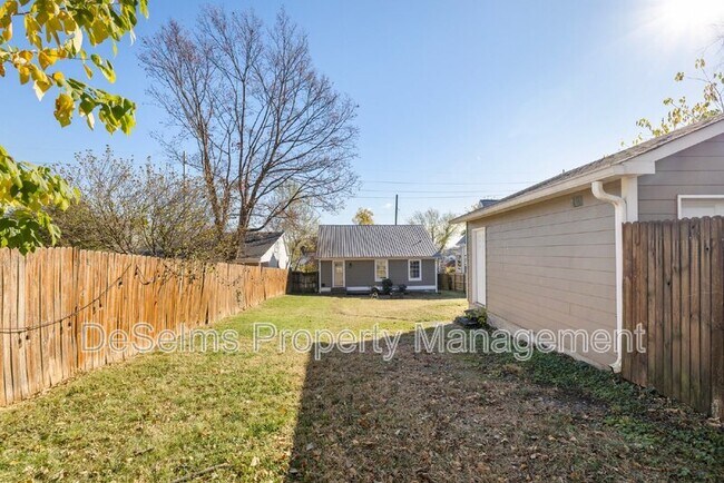 Building Photo - 508 S 12th St