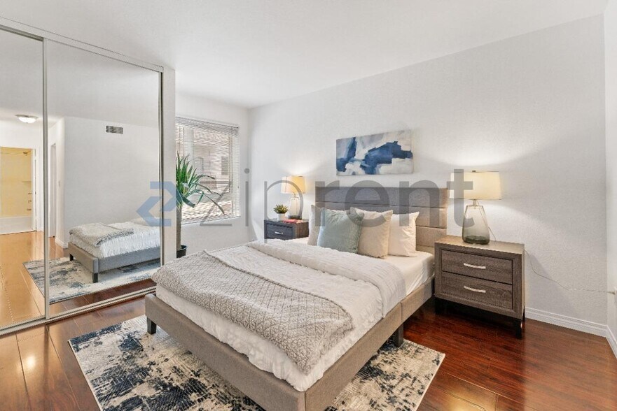 Building Photo - 5257 Radford Ave