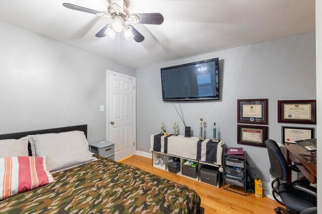 Building Photo - 4149 N Tripp Ave