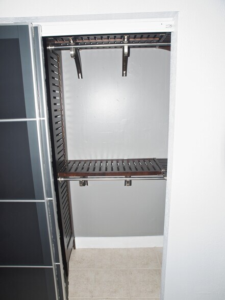 closet - 3907 Willbert Rd