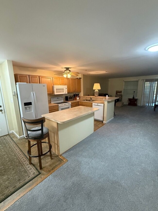 Building Photo - Fully Furnished 3-Bedroom Condo in Middletown – 50% OFF Your 2nd Month's Rent!  Available July 1 ...