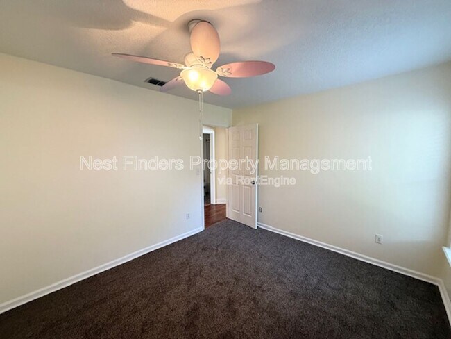 Building Photo - 440 Crescent Pond Dr
