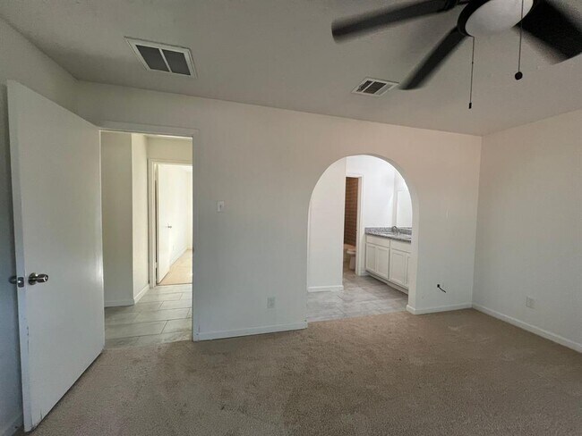 Building Photo - 9423 Kristin Dr