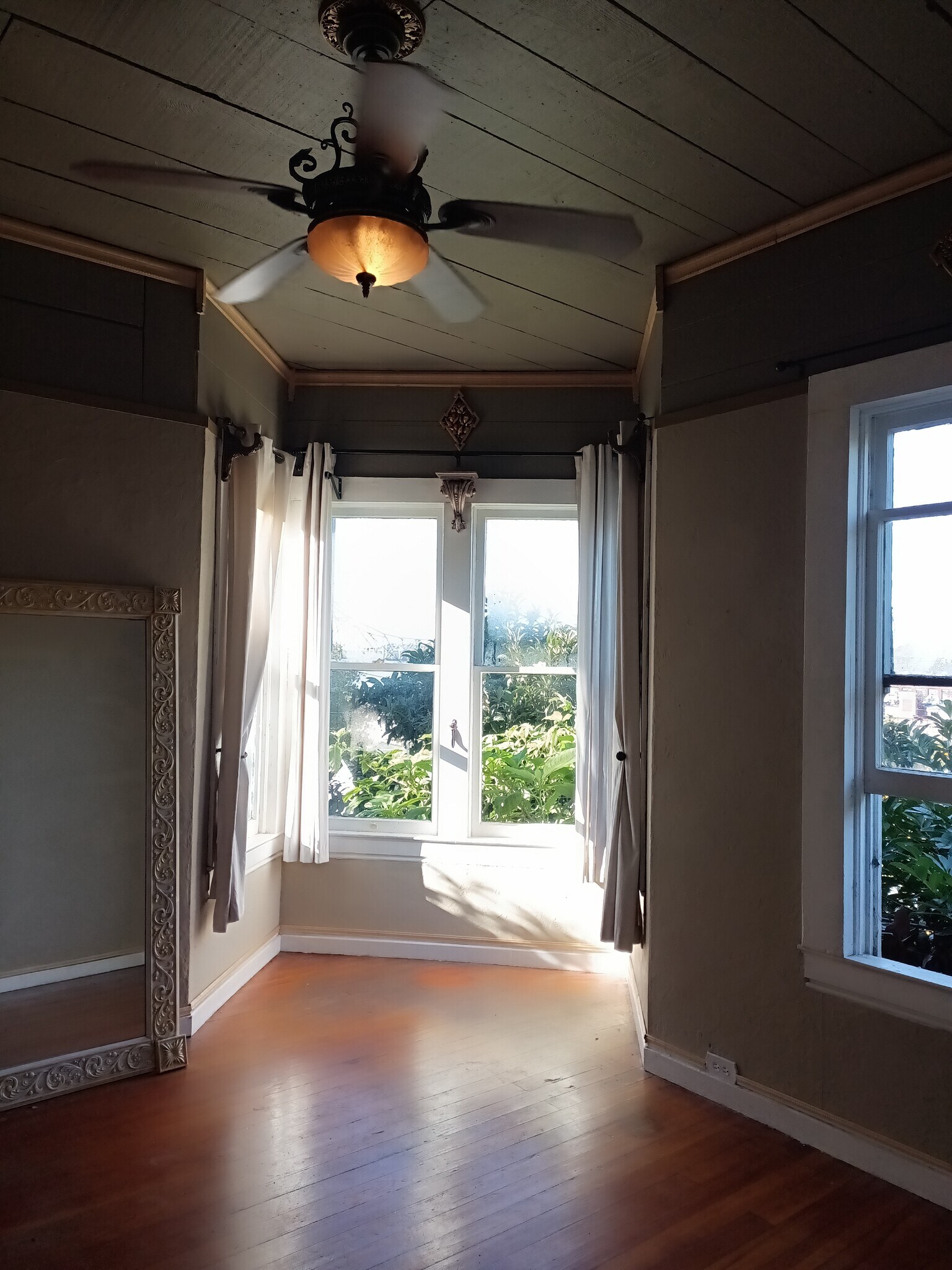 Building Photo - 725 Alhambra St