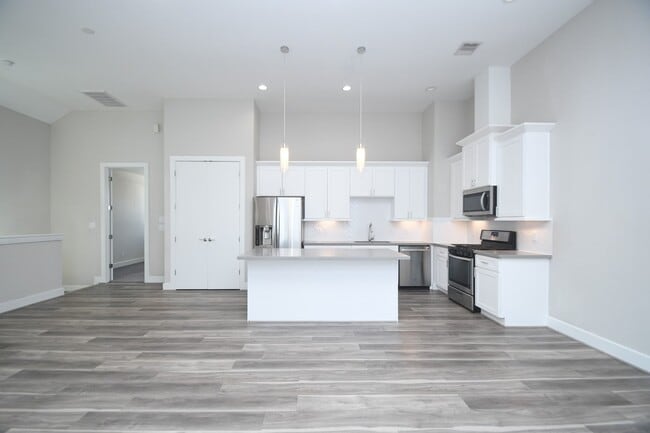 Building Photo - 5904 Gardendale Dr