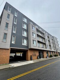 Building Photo - 640 Boston Ave