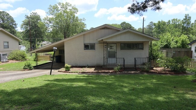 Building Photo - 225 Hillmoor Ln