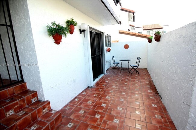 Building Photo - 1221 SW 124th Ct