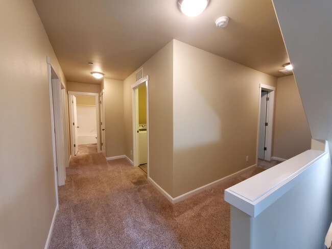 Building Photo - 1502 Onyx St SE