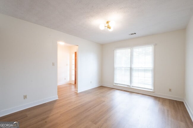 Building Photo - 2688 Benton Dr