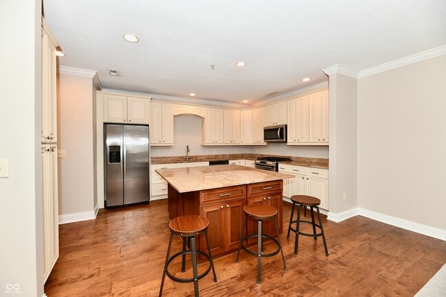 Building Photo - 8555 One W Dr