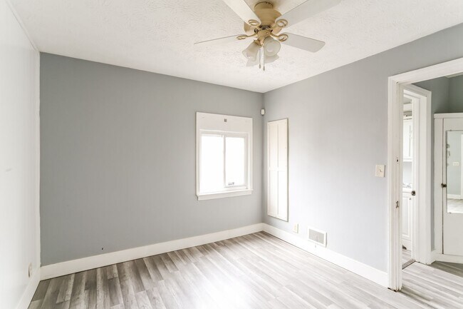 Building Photo - 2654-2656-2656 Avalon Pl