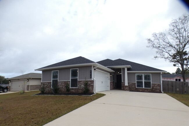 Primary Photo - Like New Home Close to I-10 and Shopping