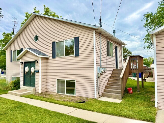 Building Photo - Beautiful Home in South Salt Lake City