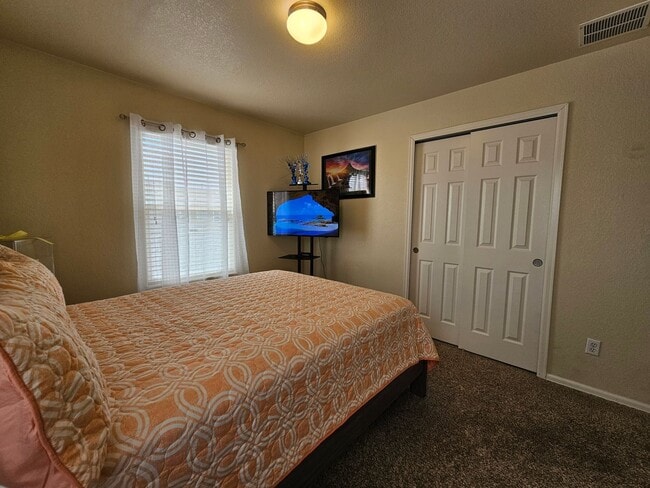 Building Photo - 3 Bed 3 bath house in 80916!