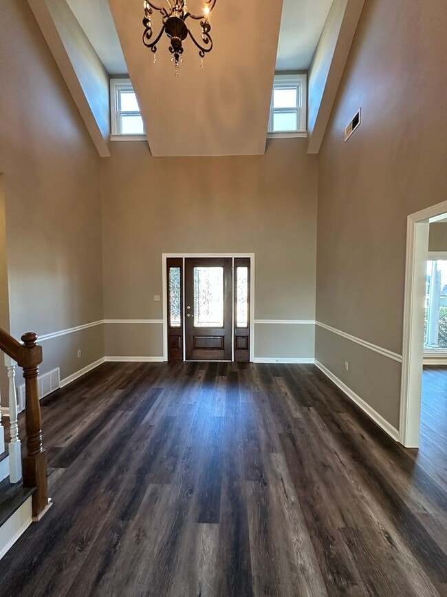 Building Photo - Elegant 4 BR w/POOL MAINTENANCE INCLUDED near Cherokee Valley Golf Club