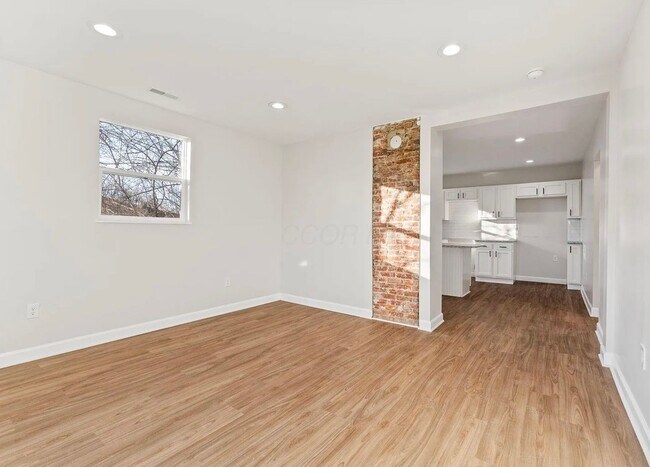 Building Photo - Elegant 3 Bedroom Home with First-Floor Laundry and Modern Style