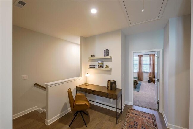 Building Photo - 622 Shallowford Rd