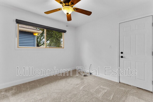 Building Photo - 4916 Rioview Dr