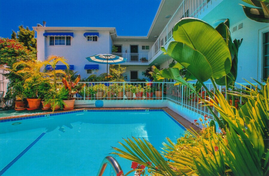 Building Photo - 8576 Holloway Dr