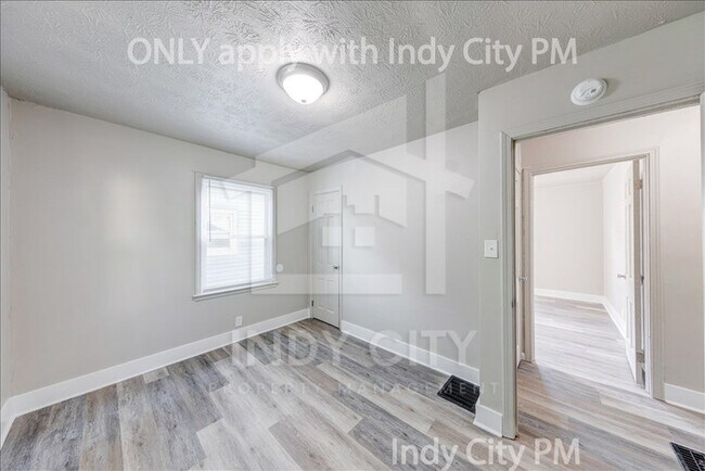 Building Photo - 3220 E 34th St
