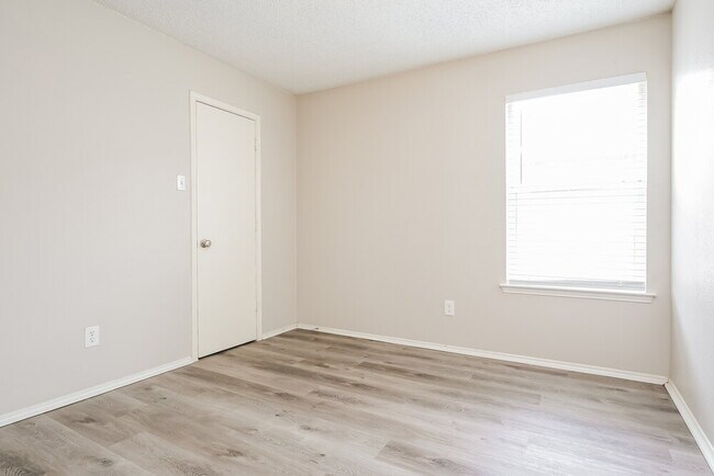 Building Photo - 7110 Myna Dr