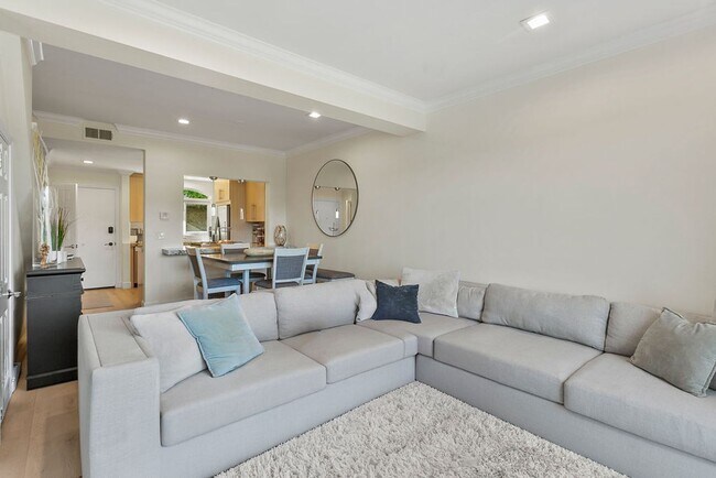 Building Photo - COMING SOON - Beautifully Updated 2 Bed/2 Bath Condo with Views!