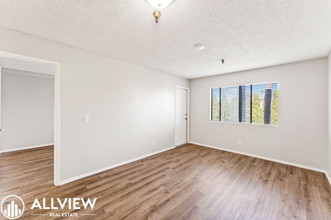 Building Photo - Coastal 1 Bed, 1 Bath Condo Available NOW ...